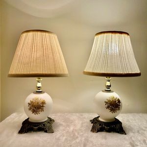 Vintage Floral Globe Ornate Base Table Lamp (dual light)